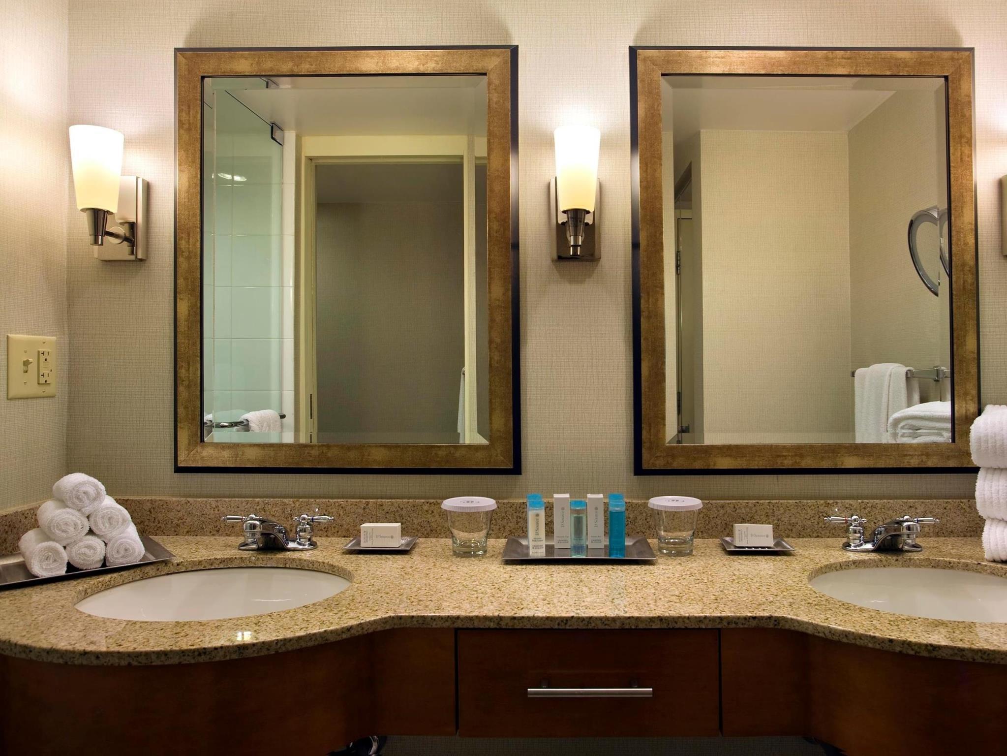 Hotel Doubletree By Hilton Hartford Downtown Esterno foto