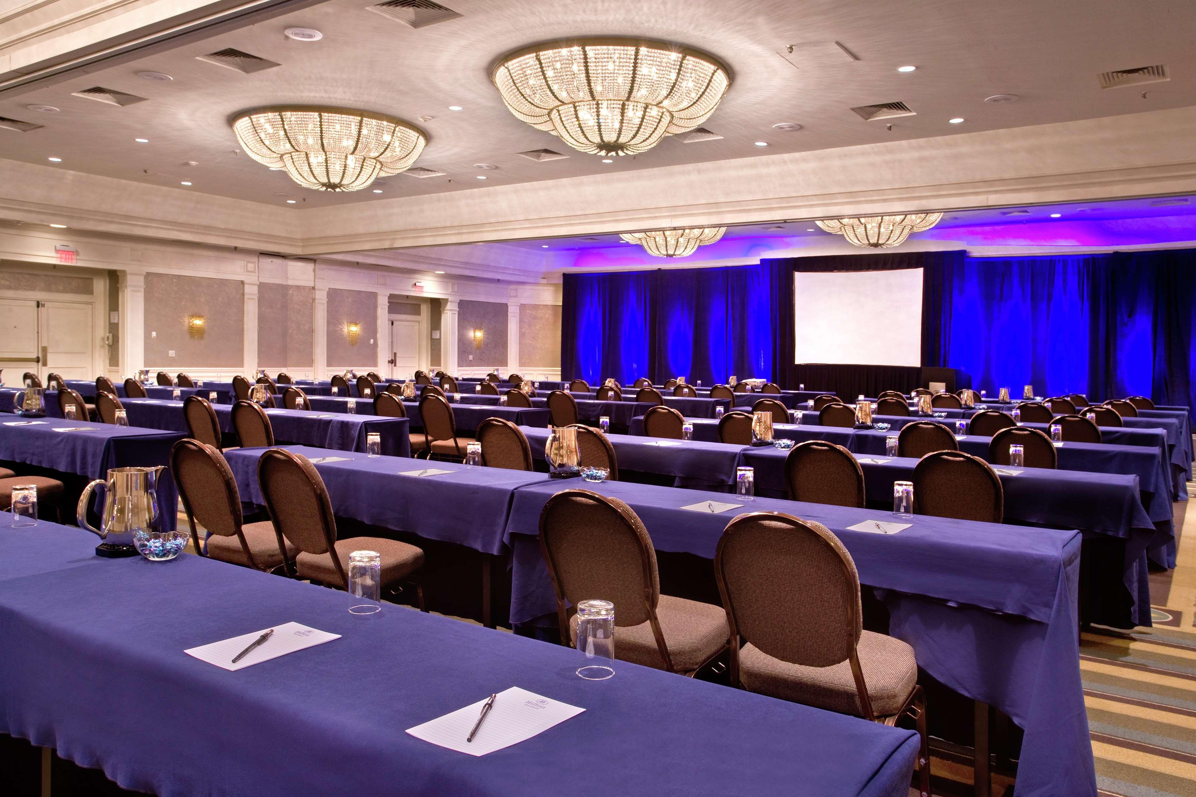 Hotel Doubletree By Hilton Hartford Downtown Esterno foto