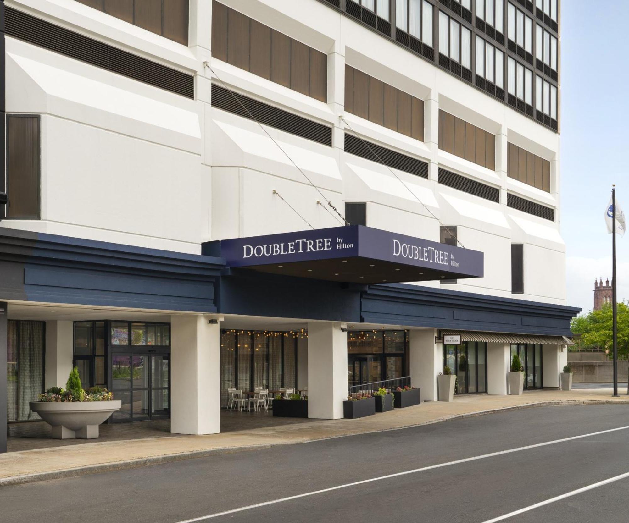 Hotel Doubletree By Hilton Hartford Downtown Esterno foto